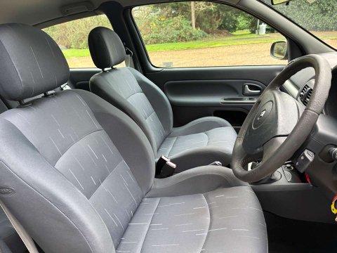 Renault Clio 1.6 Clio Dynamique 16v 3dr 9