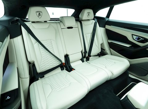 Lamborghini Urus 12