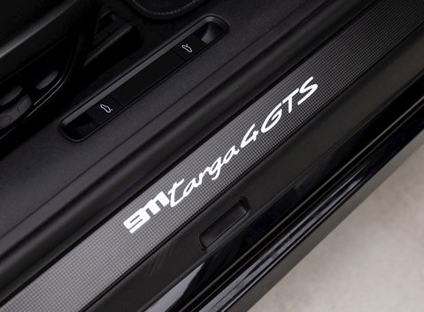 Porsche 911 (992) Targa 4 GTS 21