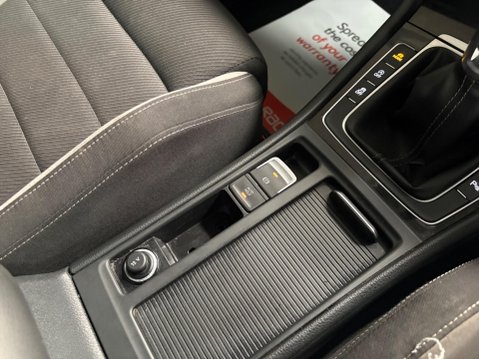 Volkswagen Golf 2.0 TSI BlueMotion Tech R 4Motion Euro 6 (s/s) 5dr 23
