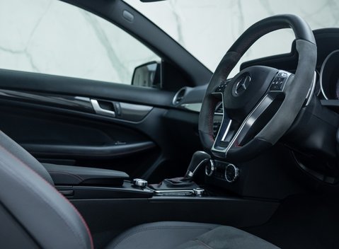 Mercedes-Benz C63 AMG BLACK SERIES 13