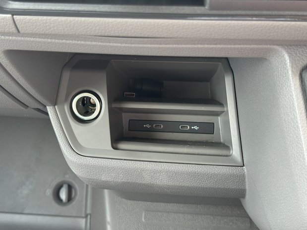 Volkswagen Crafter MWB L2H2 Low Roof Commerce Plus Air Con Sensors EURO 6 38