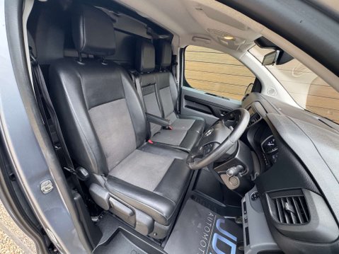 Vauxhall Vivaro 2.0 Vivaro 3100 Elite S/S 15