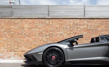 Lamborghini Aventador SV LP 750-4 Roadster 36