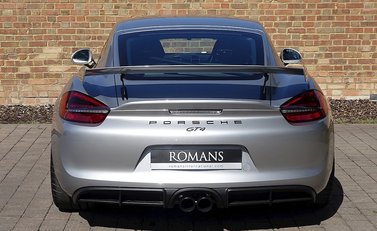 Porsche Cayman GT4 10