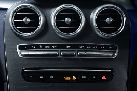 Mercedes-Benz GLC 2.0 GLC300d AMG Line (Premium Plus) SUV 5dr Diesel G-Tronic+ 4MATIC Euro 6 32