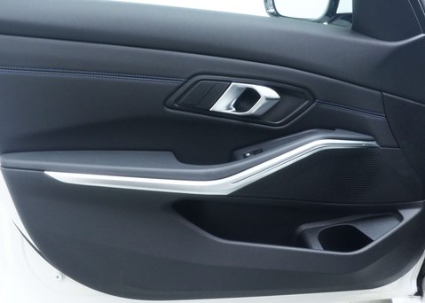 BMW 3 Series 2.0 320i M Sport Saloon 4dr Petrol Auto Euro 6 (s/s) (184 ps) 47