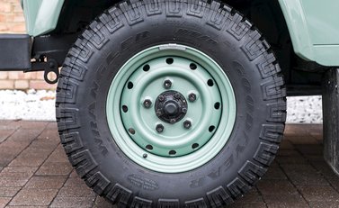 Land Rover Defender 110 Heritage 10