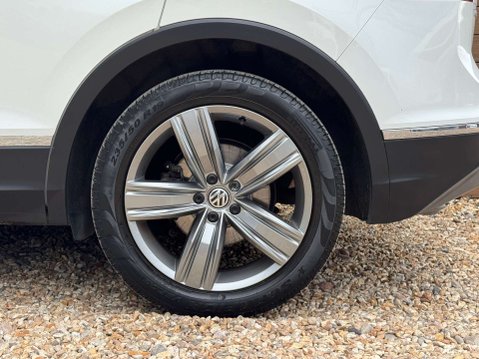 Volkswagen Tiguan 2.0 Tiguan SEL TDI BlueMotion Technology 4Motion Semi-Auto 4WD 5dr 18