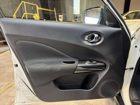 Nissan Juke 1.6 Juke N-Connecta CVT 5dr 66