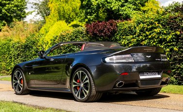 Aston Martin V12 Vantage ROADSTER 4