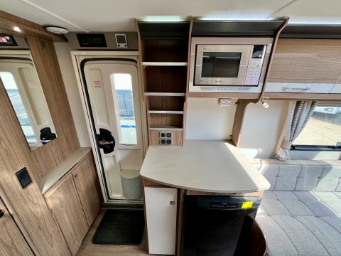 Coachman VIP 460  18