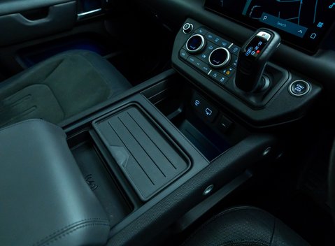 Land Rover Defender 90 V8 CARPATHIAN EDITION 24