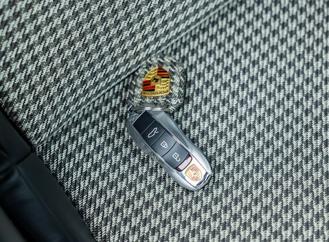 Porsche 911 GT3 RS Weissach (991.2) 12