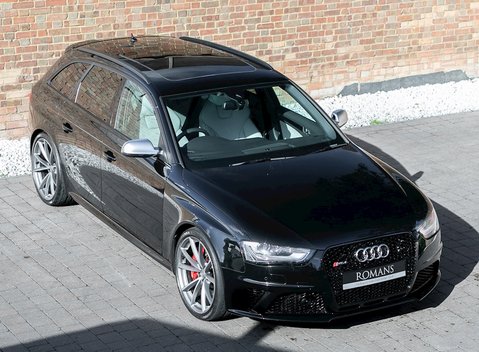 Audi RS4 Avant 8