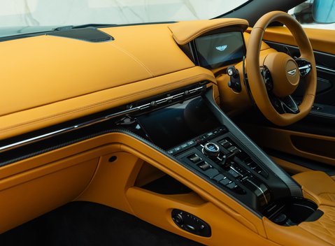 Aston Martin DB12 V8 17