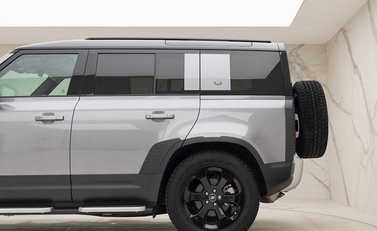Land Rover Defender 110 HSE P300 33