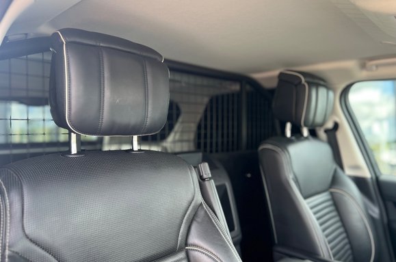 Land Rover Discovery 3.0 D300 MHEV HSE Auto 4WD COMMERCIAL 16