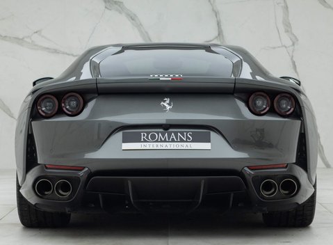 Ferrari 812 Superfast 5