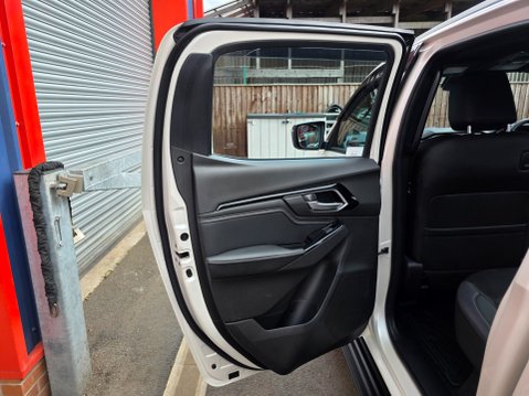 Isuzu D-Max V-CROSS DCB AUTO 23