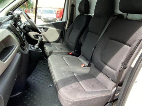 Renault Trafic 1.6 dCi 27 Business+ Panel Van 5dr Diesel Manual SWB Standard Roof Euro 6 ( 32