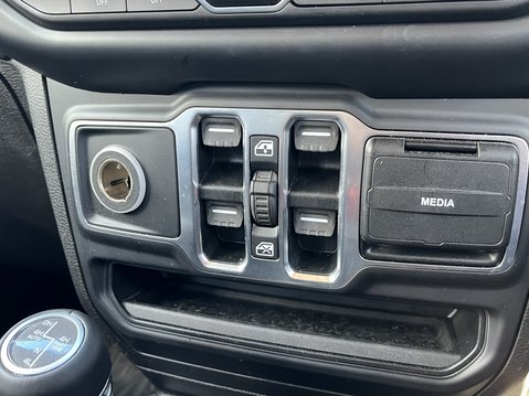 Jeep Wrangler 2.0 GME Overland 4dr Auto8 32