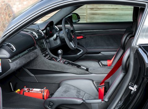 Porsche Cayman GT4 12