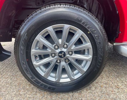 Mitsubishi L200 2.4 L200 Barbarian DI-D Auto 4WD 13