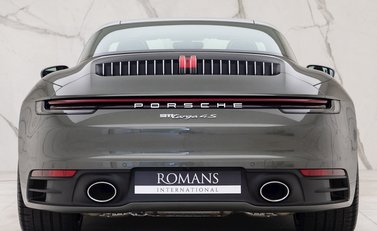 Porsche 911 Targa 4S (992) 6