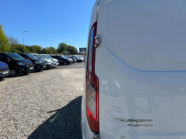 Ford Transit Custom SWB L1H1 (SOLD) Low Roof Limited 280 Air Con Alloys Nav Sensors EURO 6 NO V 24