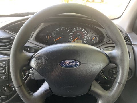 Ford Focus GHIA 20