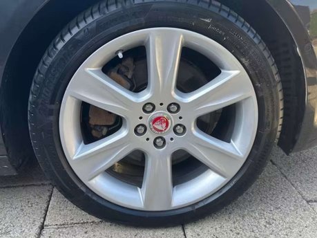 Jaguar XE 2.0d Portfolio Saloon 4dr Diesel Auto AWD Euro 6 (s/s) (180 ps) 10