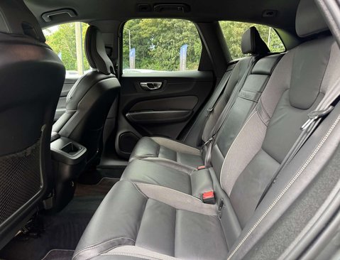 Volvo XC60 2.0 XC60 R-Design B5 MHEV Auto 5dr 42
