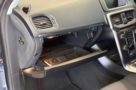 Volvo V40 1.6 T4 SE Lux Nav Hatchback 5dr Petrol Powershift Euro 5 (s/s) (180 ps) 57