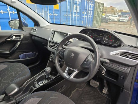 Peugeot 2008 1.2 PureTech Signature SUV 5dr Petrol EAT Euro 6 (s/s) (130 ps) 20