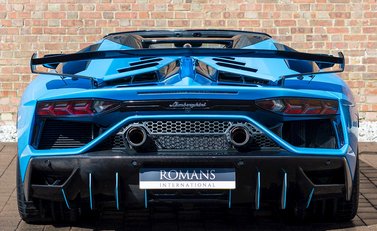Lamborghini Aventador SVJ LP 770-4 Roadster 5