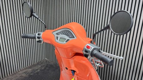 Piaggio Vespa Primavera 2018 ONLY 13K LONG MOT GREAT COLOUR SCHEME 125CC SCOOTER 15
