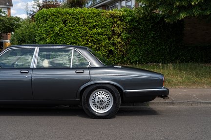 Daimler Double Six 12