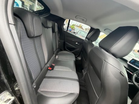 Peugeot e-208 ALLURE 12