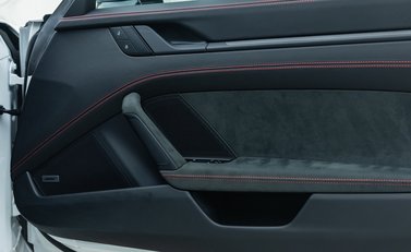 Porsche 911 Carrera 4 GTS (992) 29