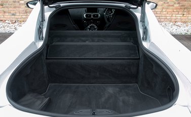 Aston Martin V8 Vantage 30