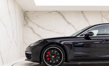 Porsche Panamera Turbo 24