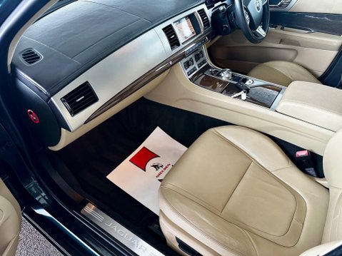 Jaguar XF 2.2d Luxury Sportbrake Auto Euro 5 (s/s) 5dr 42