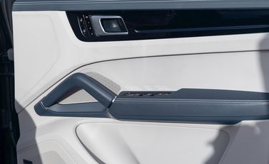 Porsche Cayenne E-Hybrid Coupé 23