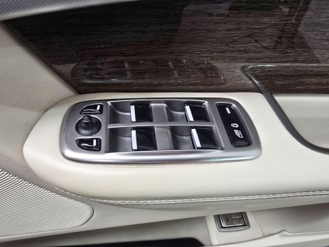 Jaguar XF 3.0d V6 Premium Luxury Auto Euro 5 (s/s) 4dr 39