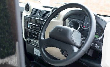Land Rover Defender 90 Autobiography Edition 11