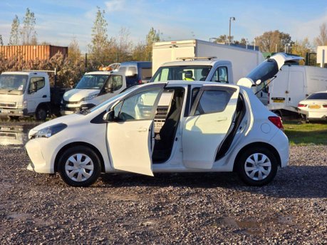 Toyota Yaris 1.33 Dual VVT-i Design Hatchback 5dr Petrol Multidrive S Euro 6 (99 ps) 13