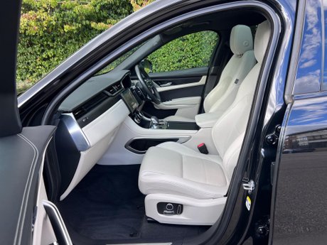 Jaguar F-Pace 2.0 D200 MHEV R-Dynamic Black Auto AWD Euro 6 (s/s) 5dr 75