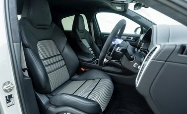 Porsche Cayenne GTS Coupé 10