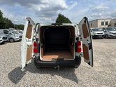 Peugeot Expert MWB L2H1 Low Roof Professional 2700 Air Con Tow Bar EURO 6 NO VAT 11